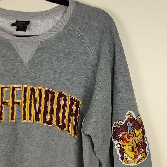 Gryffindor Gray Sweatshirt Wizarding World of Harry Potter Universal Studios - Picture 4 of 9